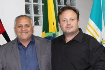 Vereadores solicitam aulas de balé e substituição de ponto de ônibus