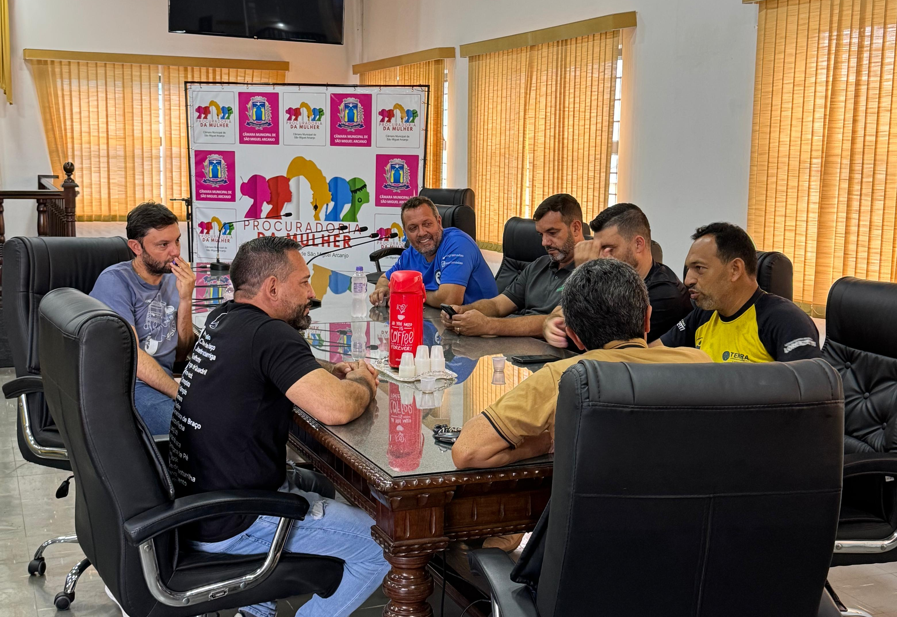 Câmara Municipal de São Miguel Arcanjo reforça compromisso com o esporte e trabalho social no Distrito do Gramadão
