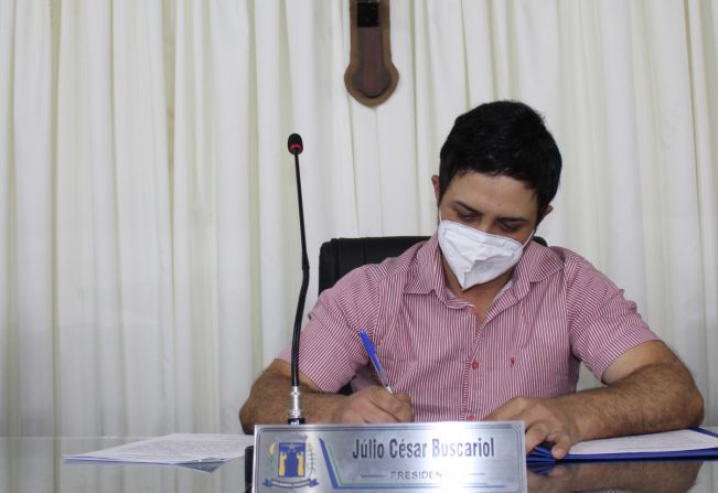 Presidente da Câmara Faz requerimentos para construção de ponto de ônibus e pavimentação de rua em São Miguel Arcanjo