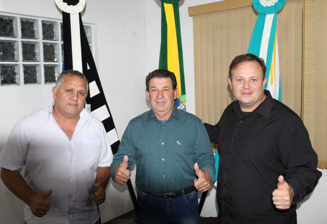 Vereadores cobram da Prefeitura andamento e prazo de término da quadra Poliesportiva na COHAB V